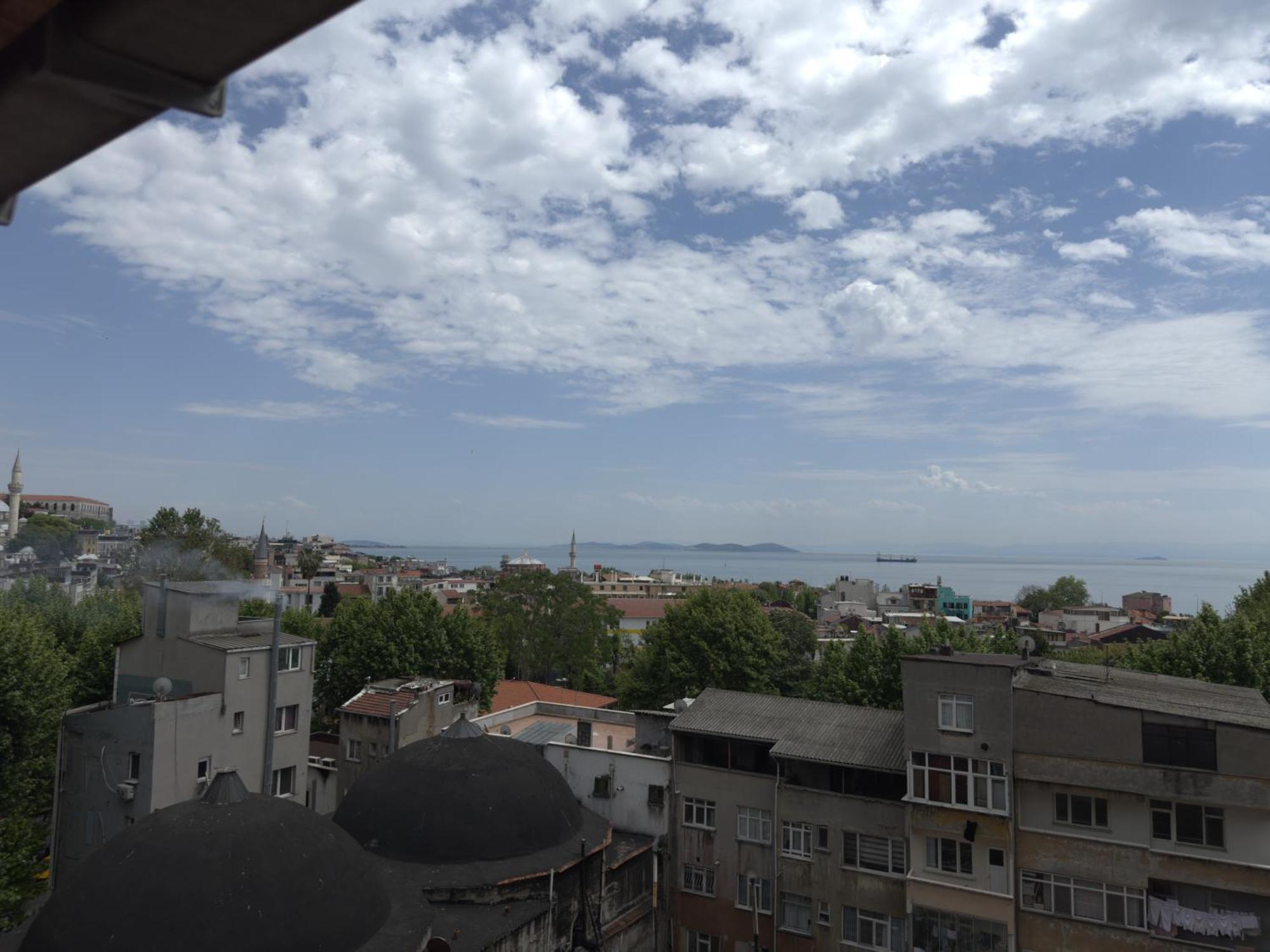 Royal Gur Hotel *